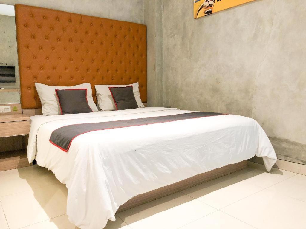 Collection O 31 The Batik Bed And Coffee Bandung Hotell Exteriör bild