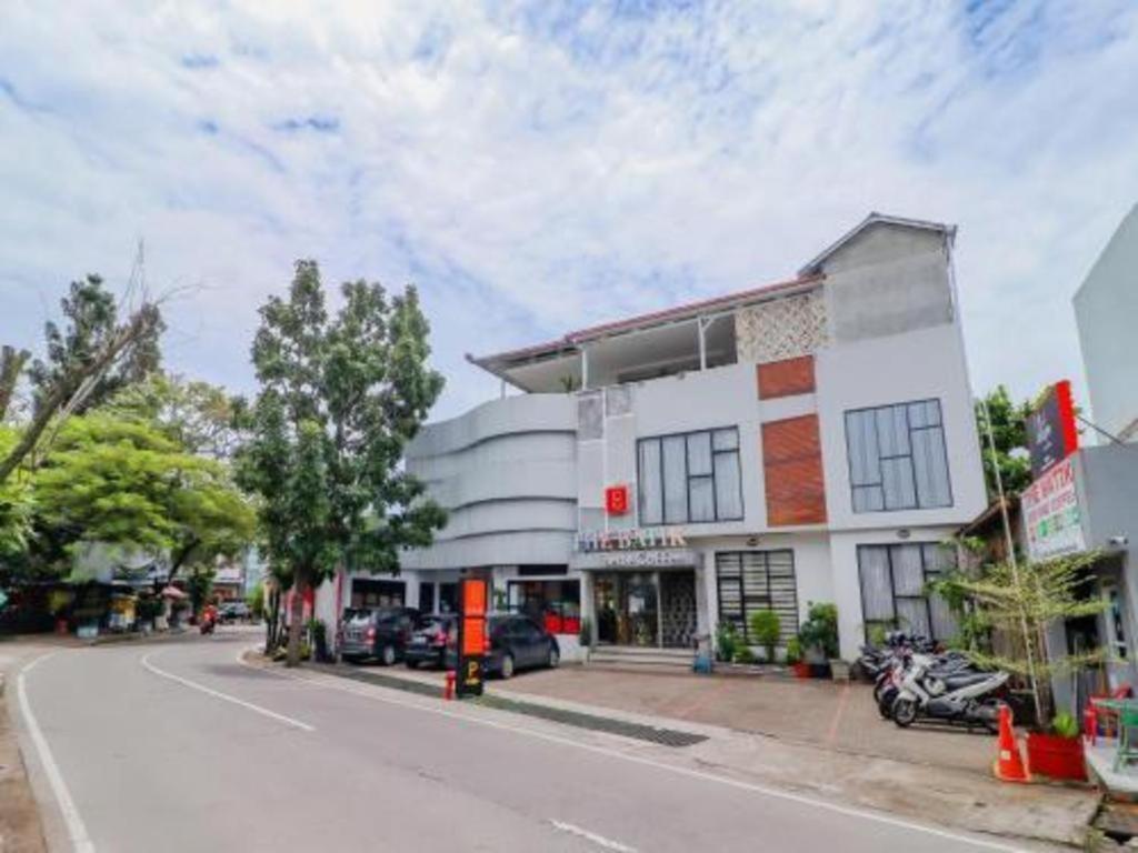 Collection O 31 The Batik Bed And Coffee Bandung Hotell Exteriör bild