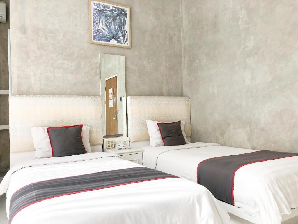 Collection O 31 The Batik Bed And Coffee Bandung Hotell Exteriör bild