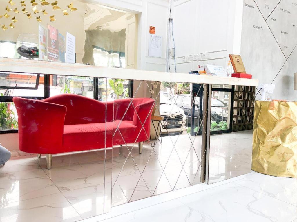 Collection O 31 The Batik Bed And Coffee Bandung Hotell Exteriör bild