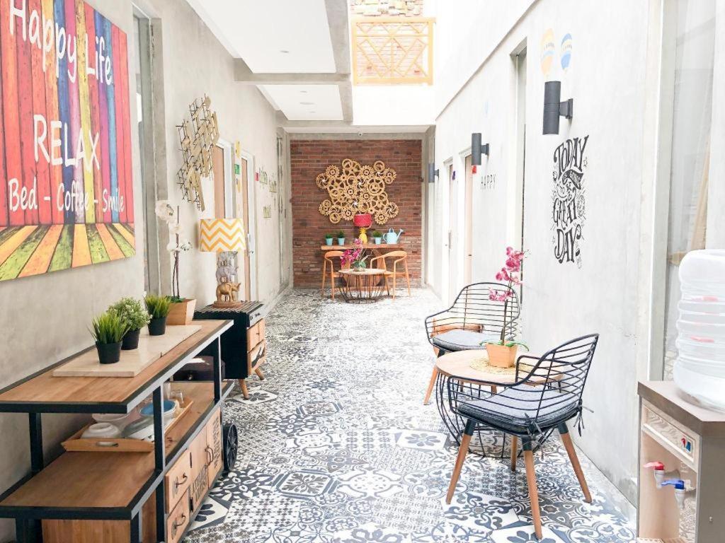 Collection O 31 The Batik Bed And Coffee Bandung Hotell Exteriör bild